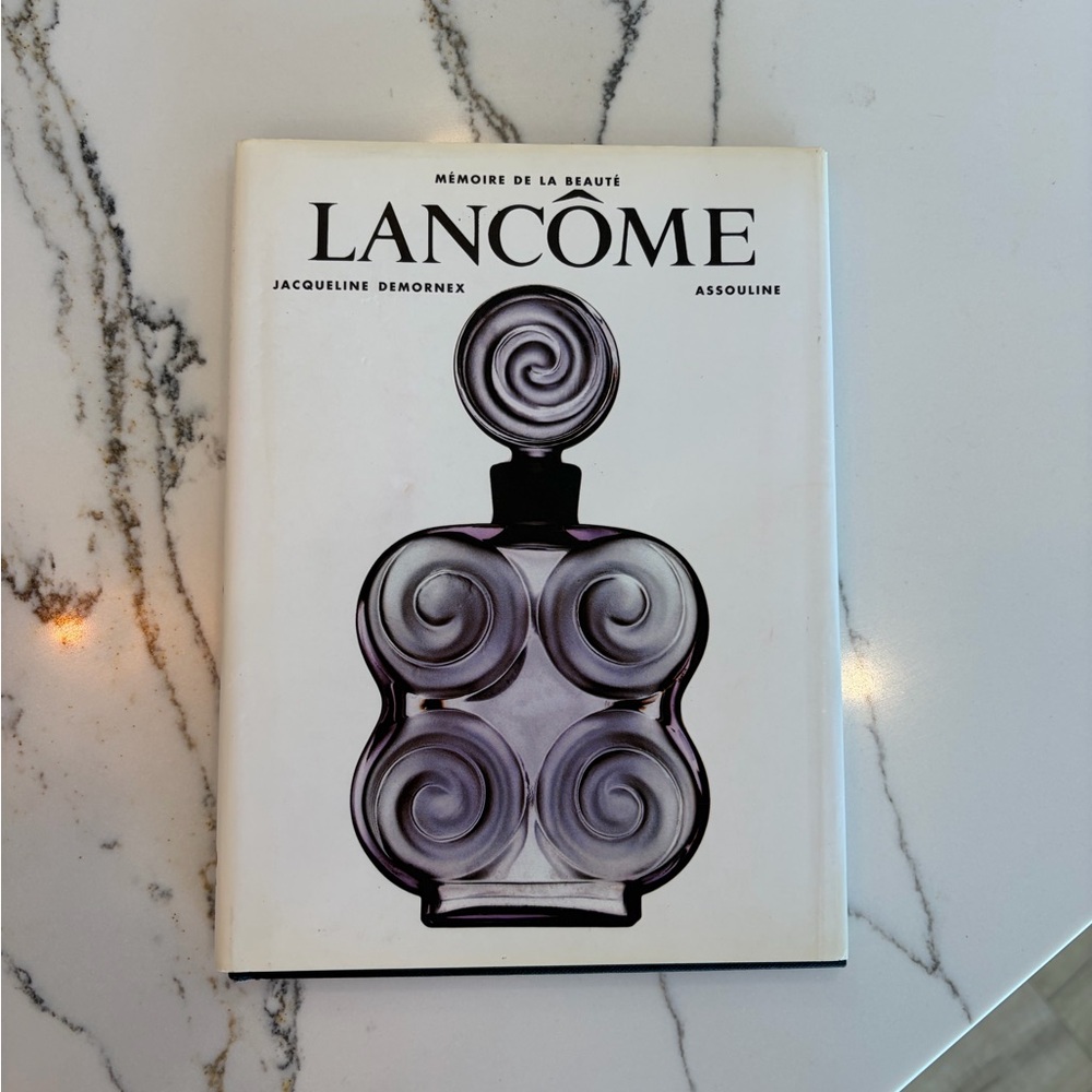 Beautiful LANCÔME Memoir of Marc Jacob’s and Lancôme. Good Condition! Hardcover
